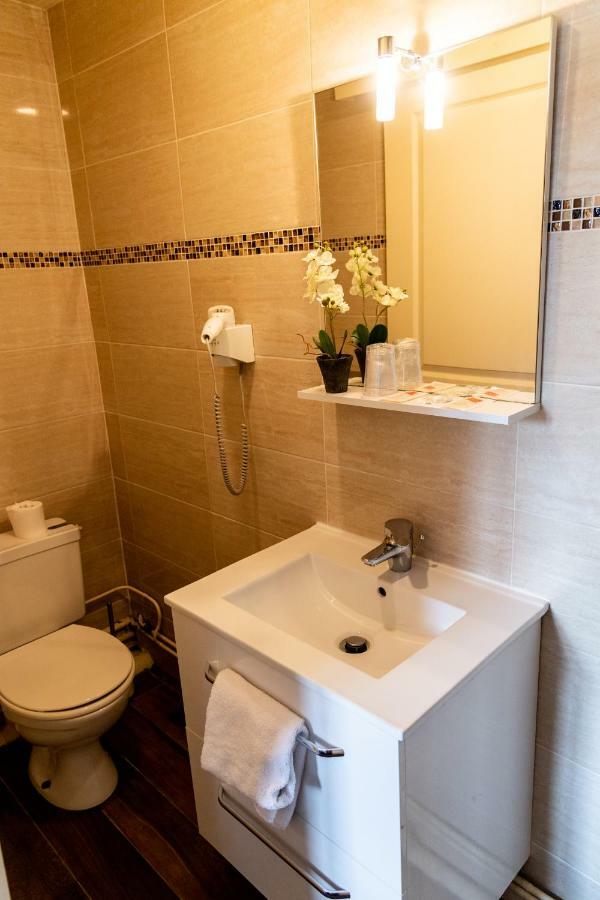 Hotel Henri IV Sully-sur-Loire Bagian luar foto