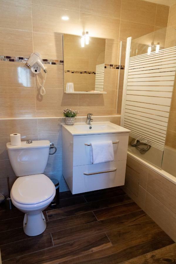 Hotel Henri IV Sully-sur-Loire Bagian luar foto